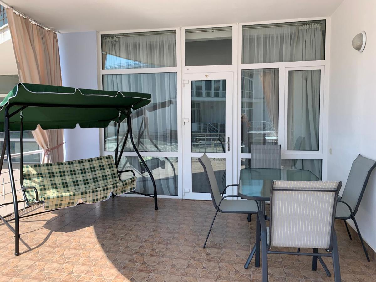 Town-House Golden Bugaz Apartman Karolino-Buhaz Kültér fotó