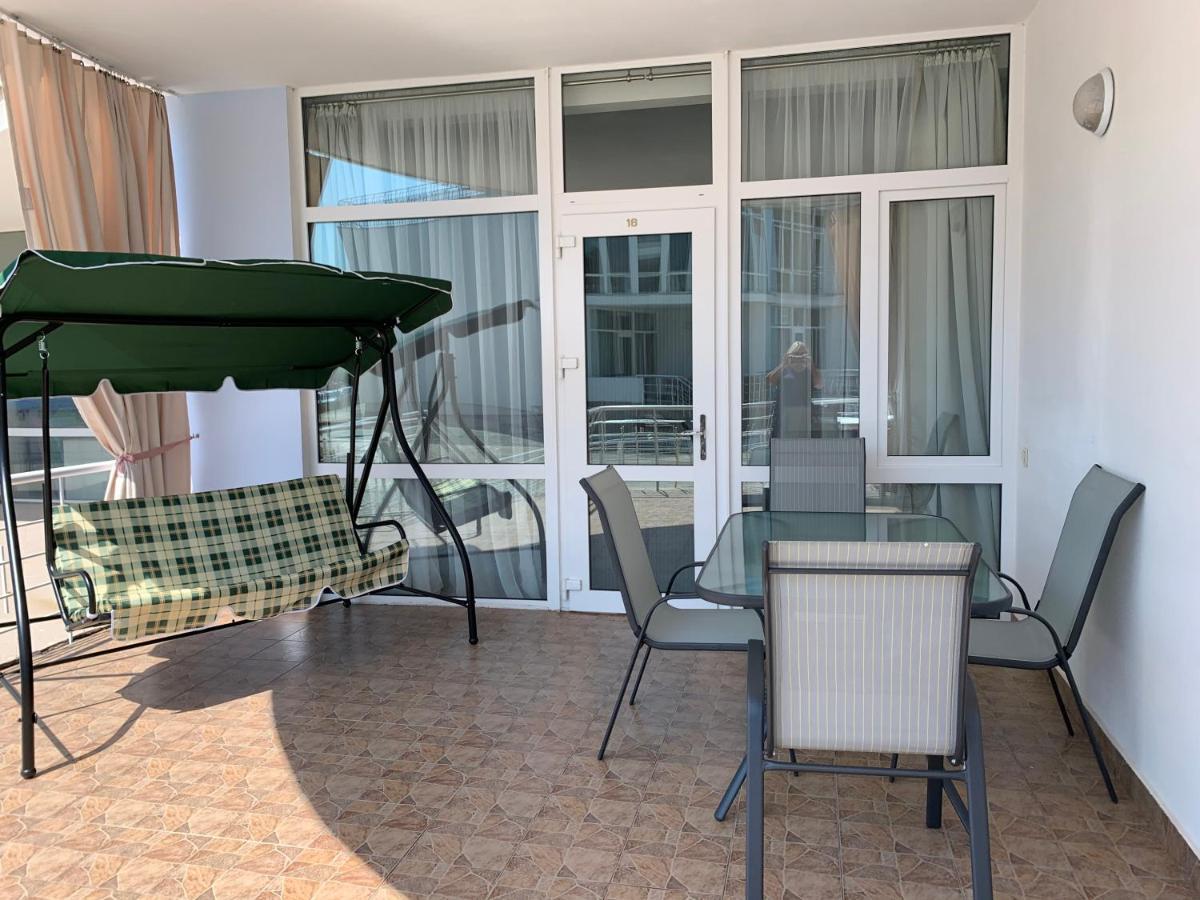 Town-House Golden Bugaz Apartman Karolino-Buhaz Kültér fotó