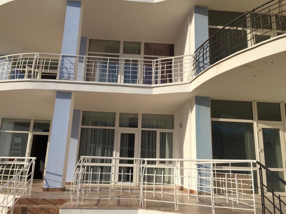 Town-House Golden Bugaz Apartman Karolino-Buhaz Kültér fotó